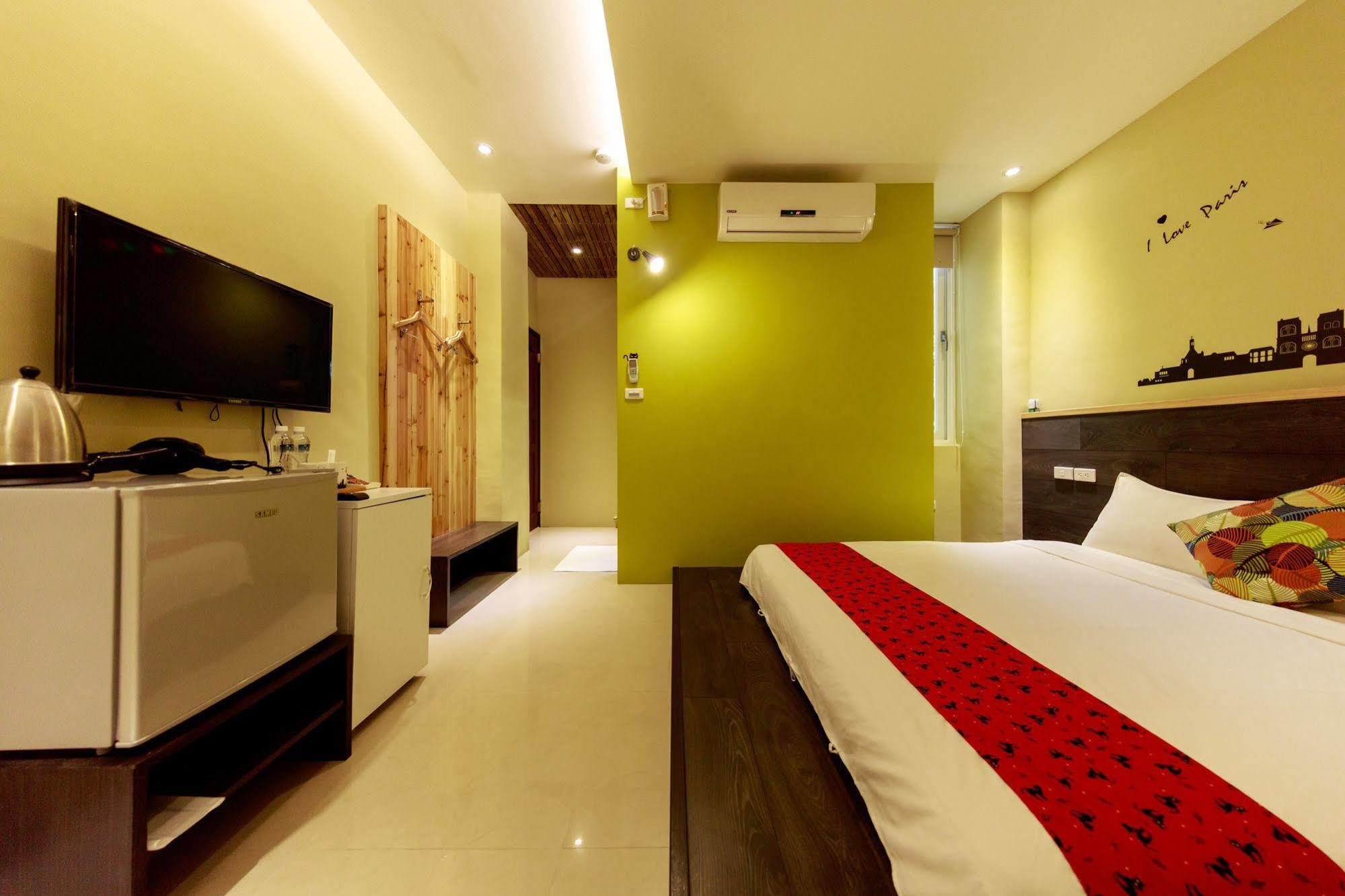 Bear Giant Castle Apartment เมืองฮวาเหลียน ภายนอก รูปภาพ