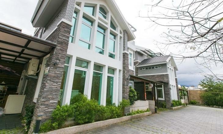 Bear Giant Castle Apartment เมืองฮวาเหลียน ภายนอก รูปภาพ